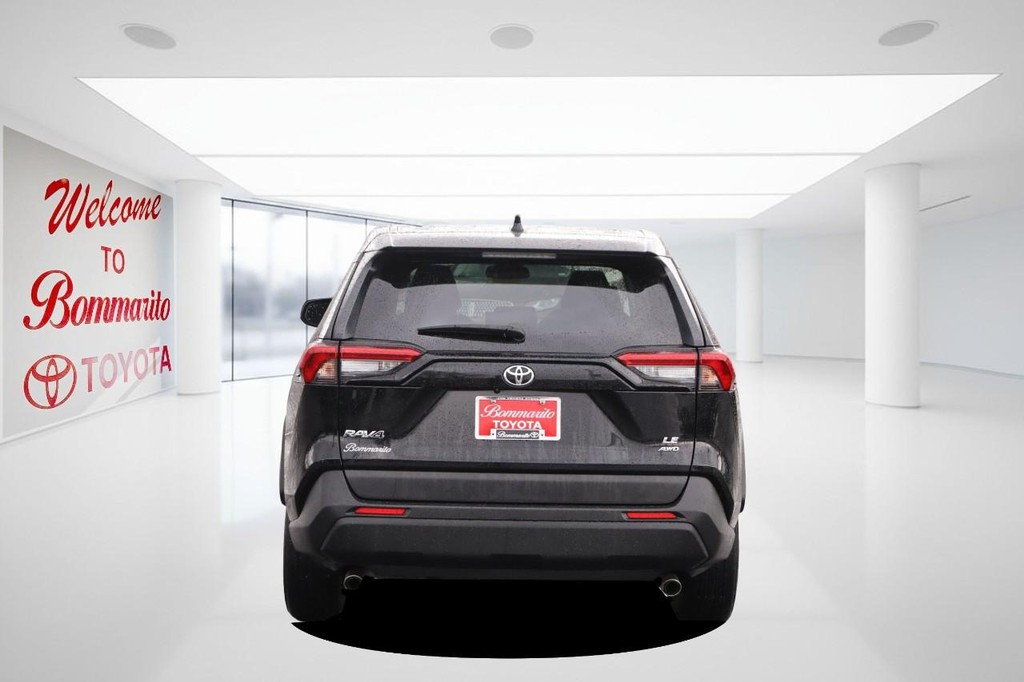 Toyota RAV4 Vehicle Full-screen Gallery Image 7