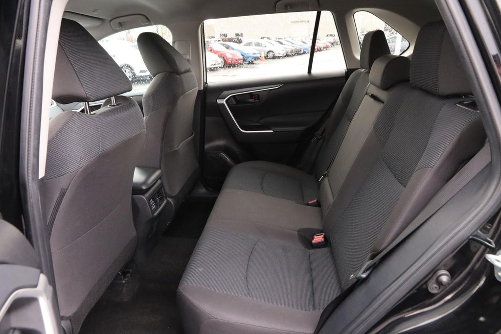 Toyota RAV4 Vehicle Full-screen Gallery Image 10