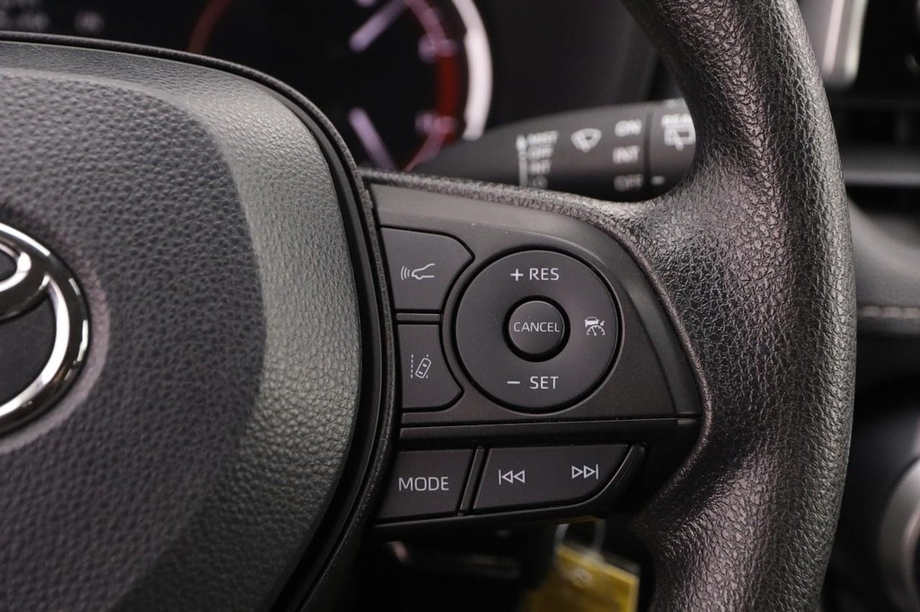 Toyota RAV4 Vehicle Full-screen Gallery Image 13