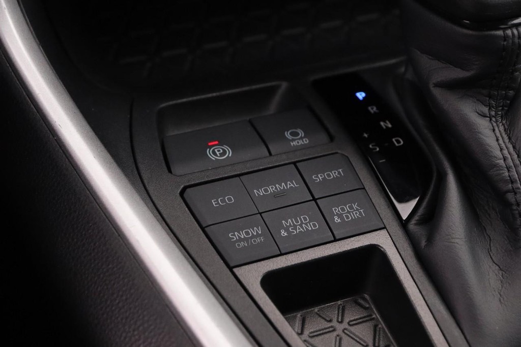 Toyota RAV4 Vehicle Full-screen Gallery Image 18