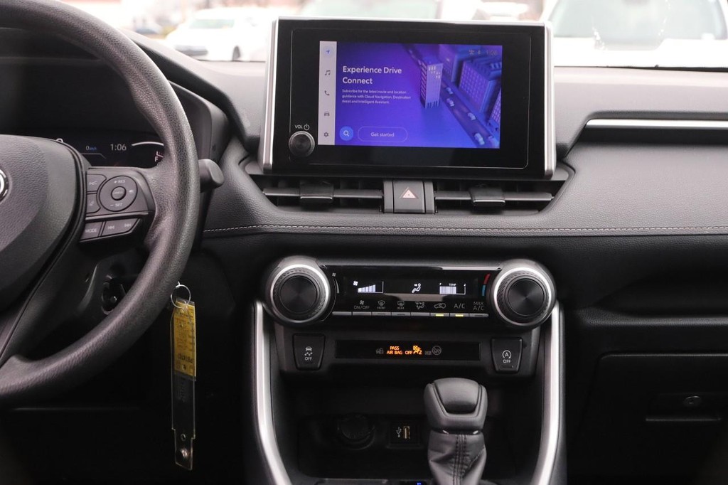 Toyota RAV4 Vehicle Full-screen Gallery Image 23
