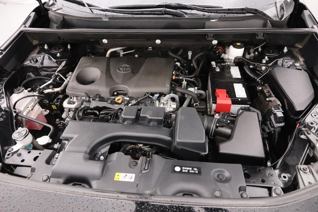 Toyota RAV4 Vehicle Full-screen Gallery Image 26