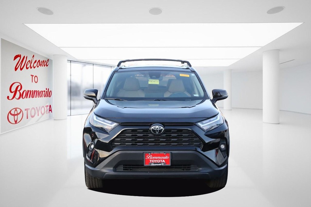 Toyota RAV4 Vehicle Full-screen Gallery Image 4