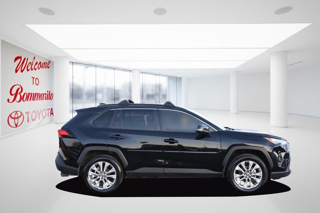 Toyota RAV4 Vehicle Full-screen Gallery Image 5