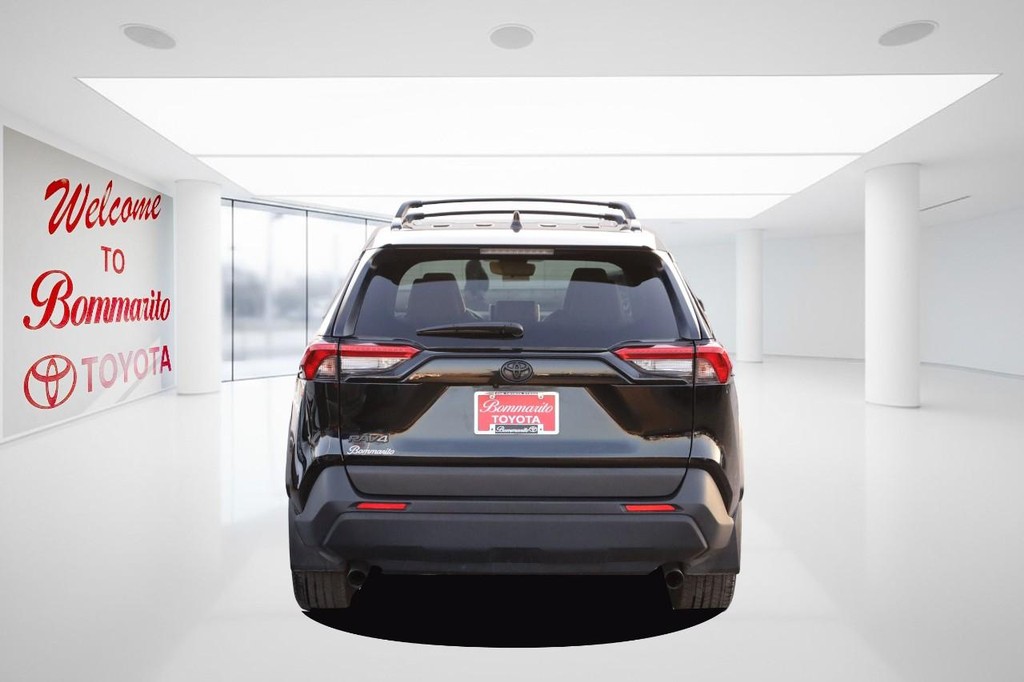 Toyota RAV4 Vehicle Full-screen Gallery Image 6