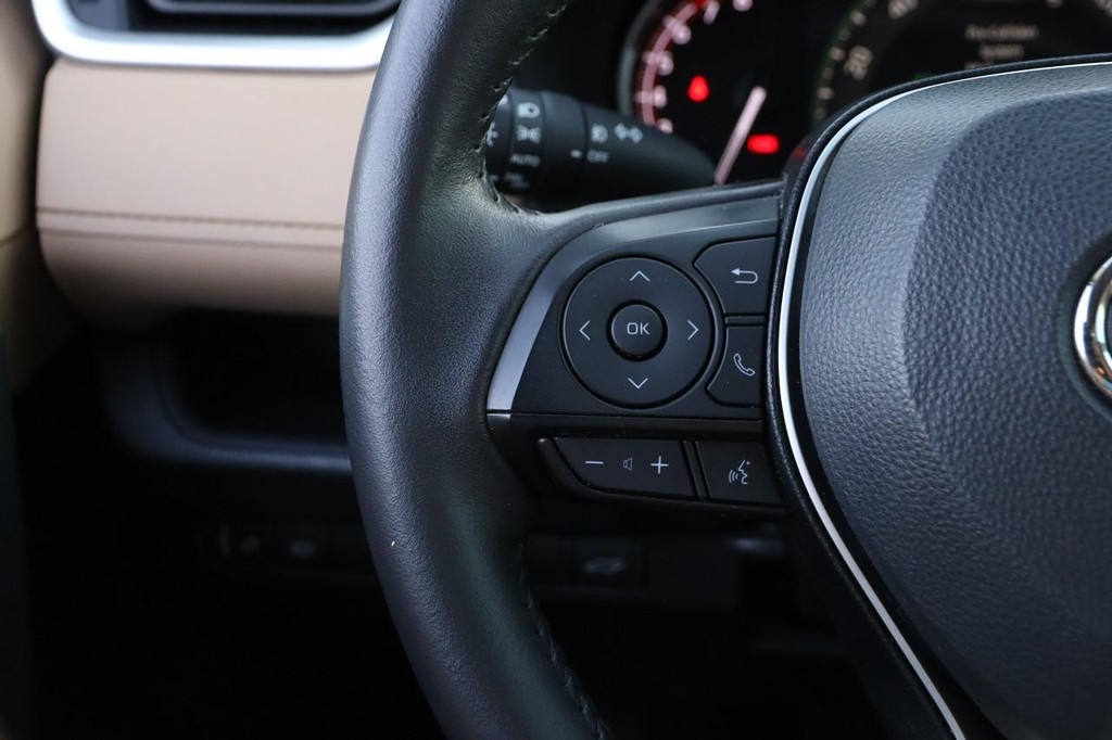 Toyota RAV4 Vehicle Full-screen Gallery Image 13