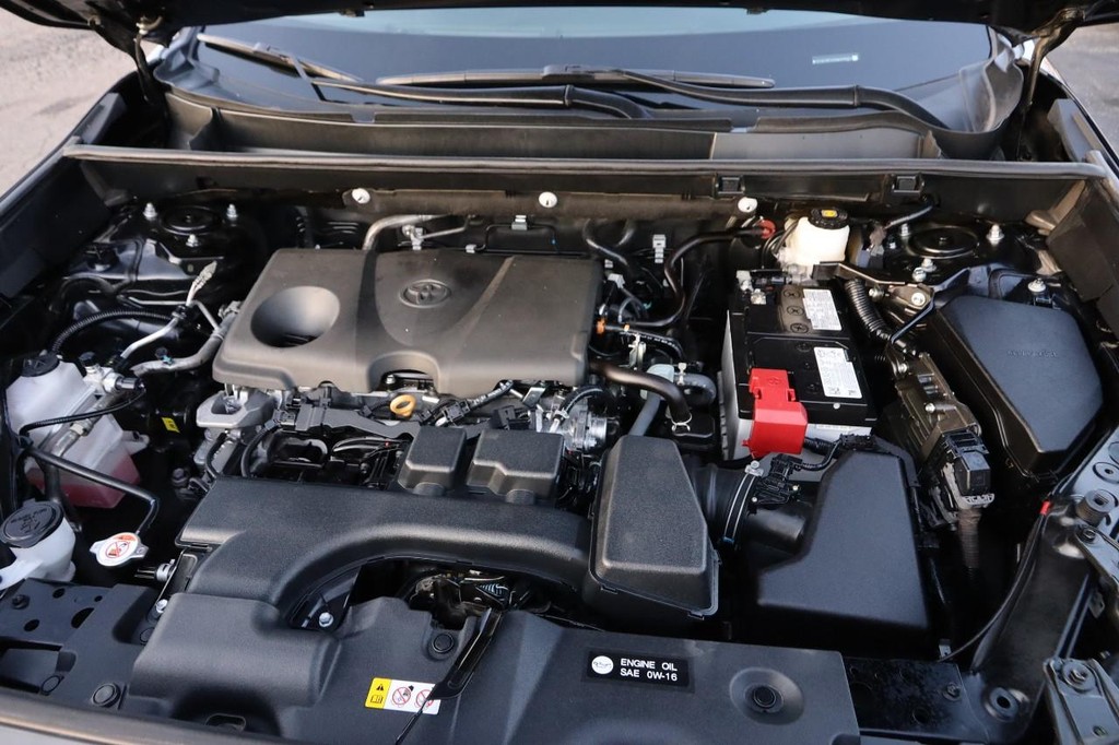 Toyota RAV4 Vehicle Full-screen Gallery Image 28