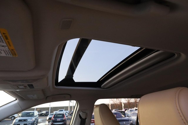 Toyota RAV4 Vehicle Image 09