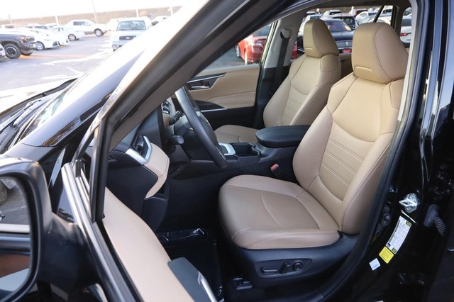 Toyota RAV4 Vehicle Image 10