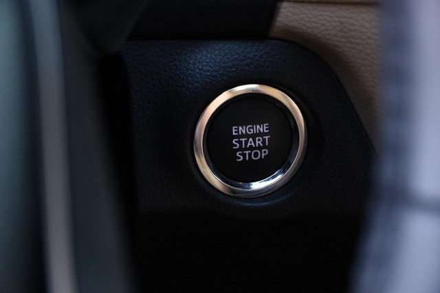 Toyota RAV4 Vehicle Image 16