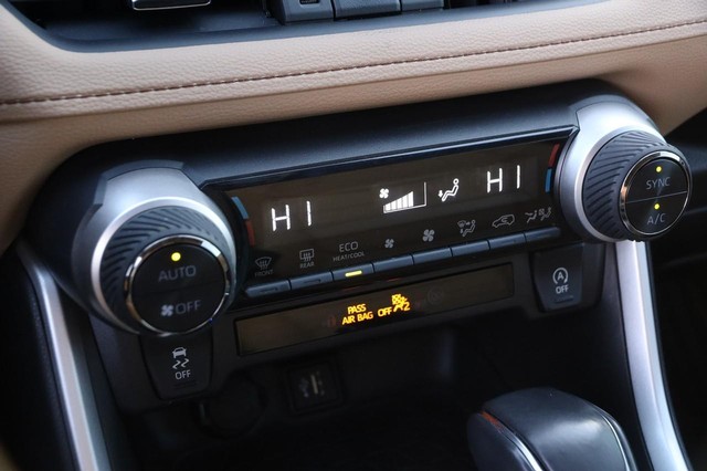 Toyota RAV4 Vehicle Image 19