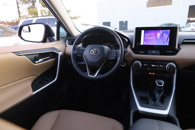 Toyota RAV4 Vehicle Image 23