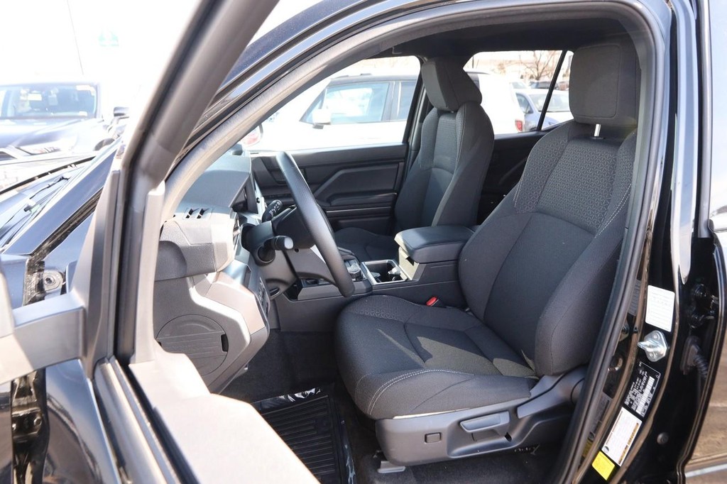 Toyota 4Runner Vehicle Full-screen Gallery Image 8