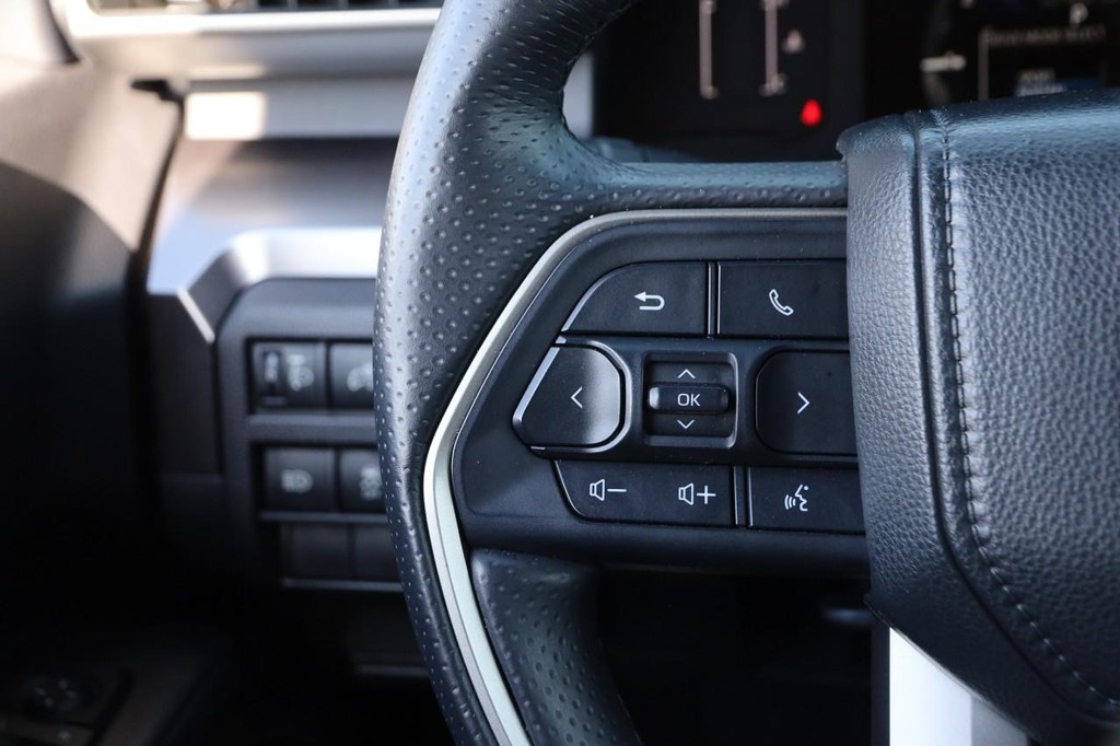 Toyota 4Runner Vehicle Full-screen Gallery Image 11