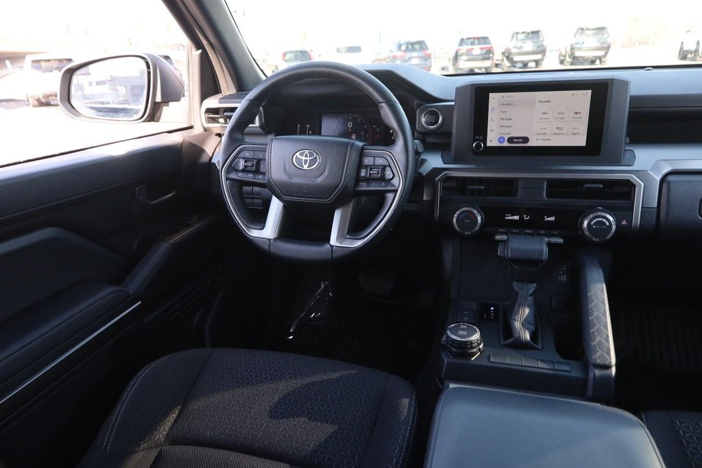 Toyota 4Runner Vehicle Full-screen Gallery Image 22