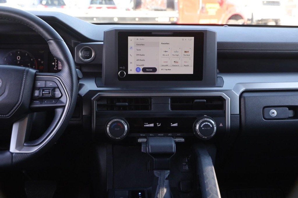 Toyota 4Runner Vehicle Full-screen Gallery Image 24