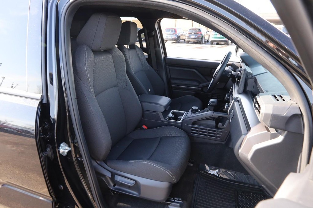 Toyota 4Runner Vehicle Full-screen Gallery Image 26