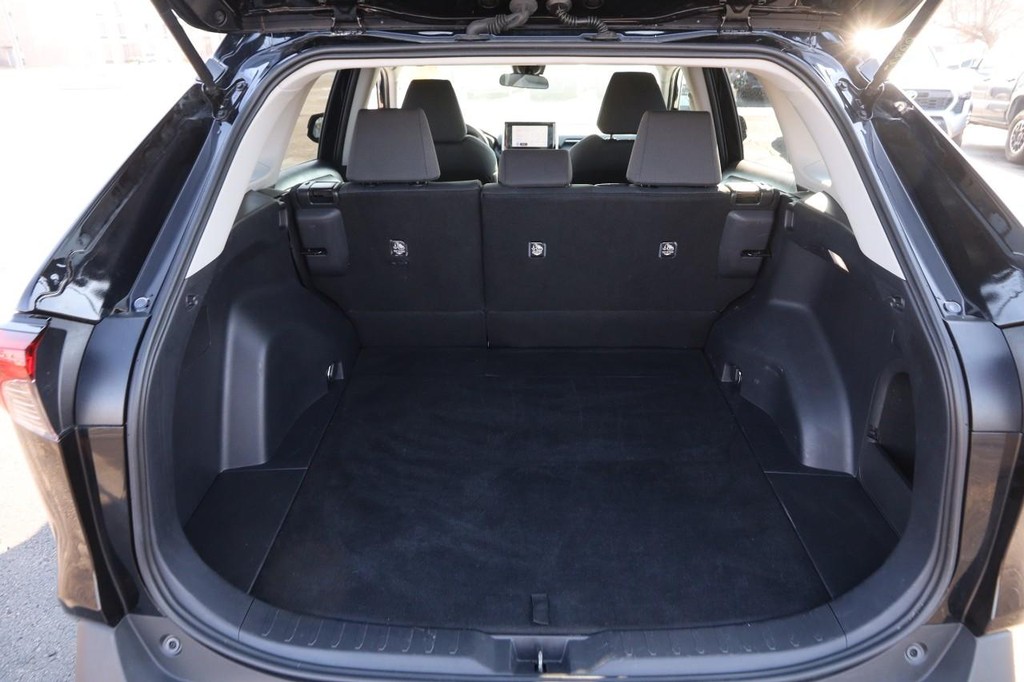 Toyota RAV4 Vehicle Full-screen Gallery Image 7