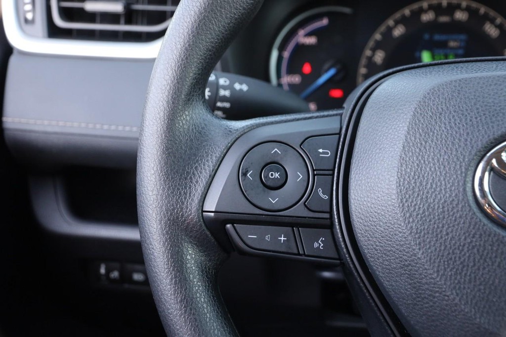 Toyota RAV4 Vehicle Full-screen Gallery Image 11