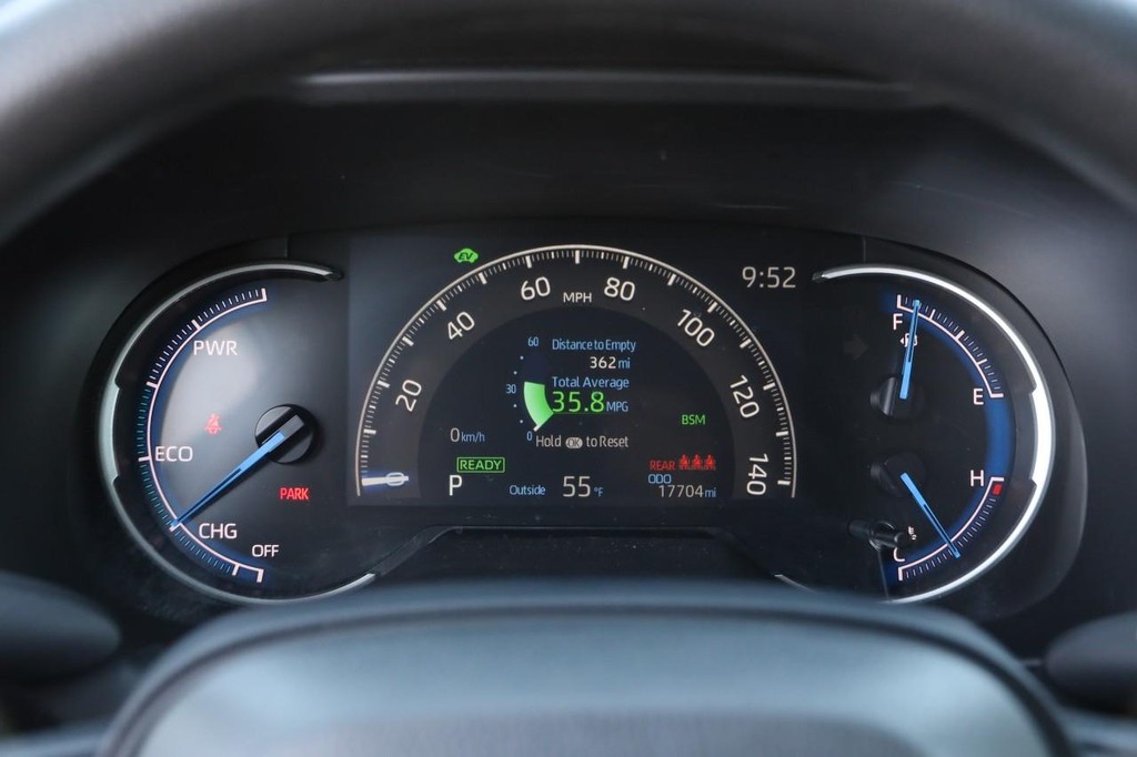 Toyota RAV4 Vehicle Full-screen Gallery Image 13