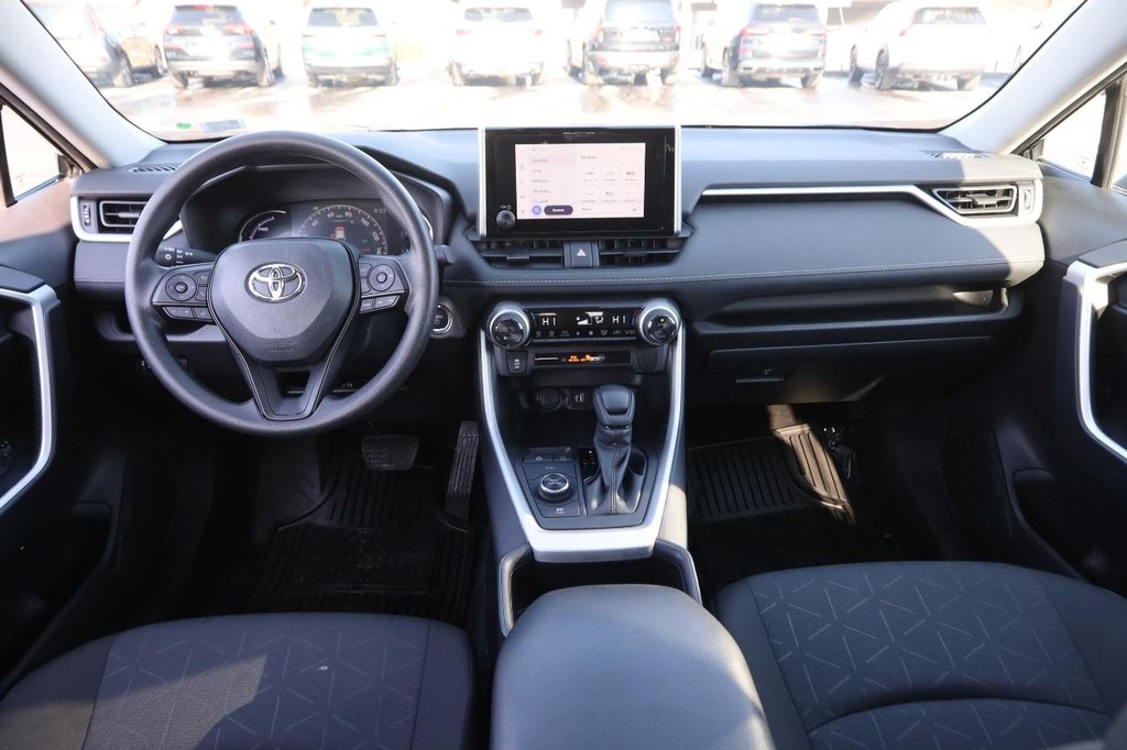 Toyota RAV4 Vehicle Full-screen Gallery Image 20