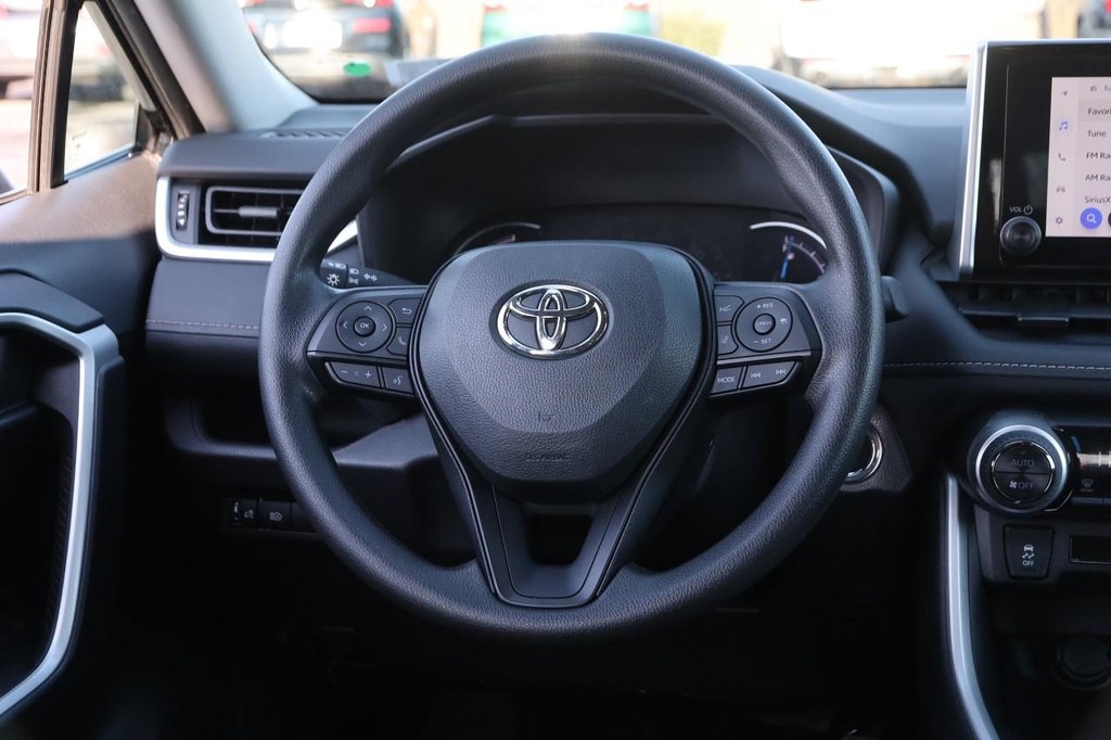 Toyota RAV4 Vehicle Full-screen Gallery Image 22