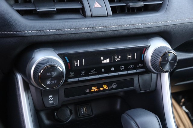 Toyota RAV4 Vehicle Image 17