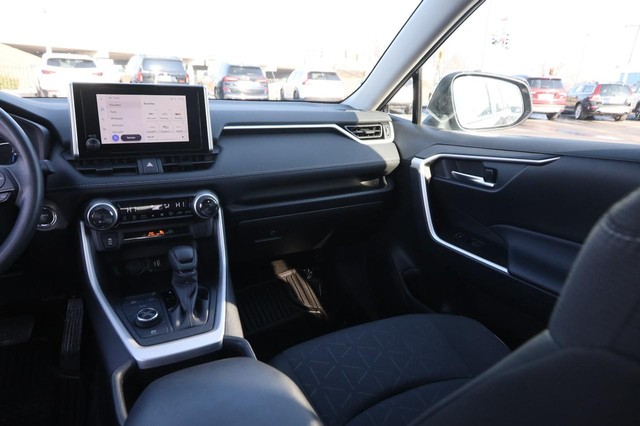 Toyota RAV4 Vehicle Image 24