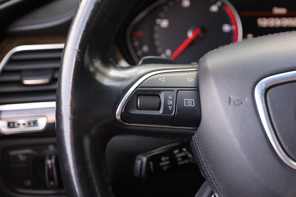 Audi A8 L Vehicle Full-screen Gallery Image 13