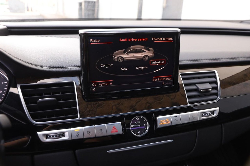 Audi A8 L Vehicle Full-screen Gallery Image 17