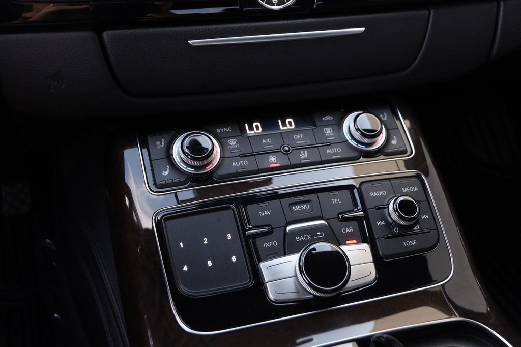 Audi A8 L Vehicle Full-screen Gallery Image 19