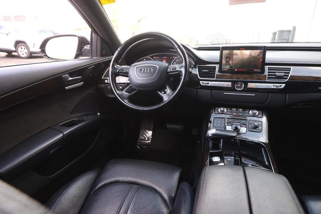 Audi A8 L Vehicle Full-screen Gallery Image 22
