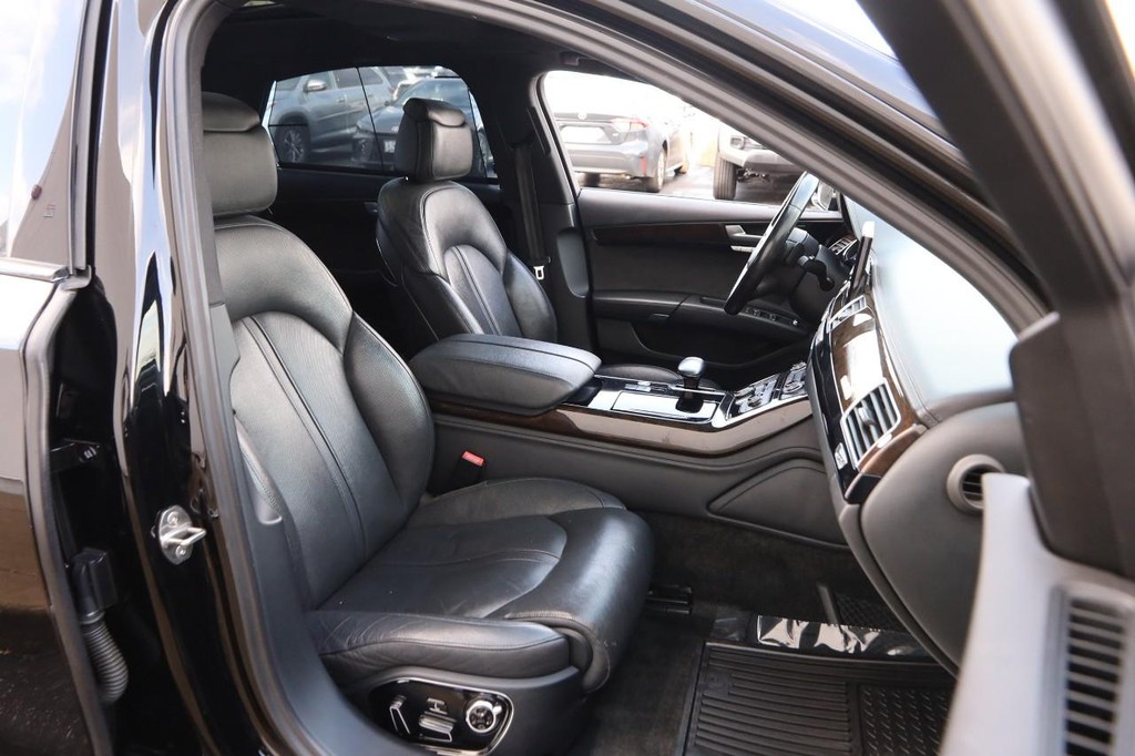 Audi A8 L Vehicle Full-screen Gallery Image 26