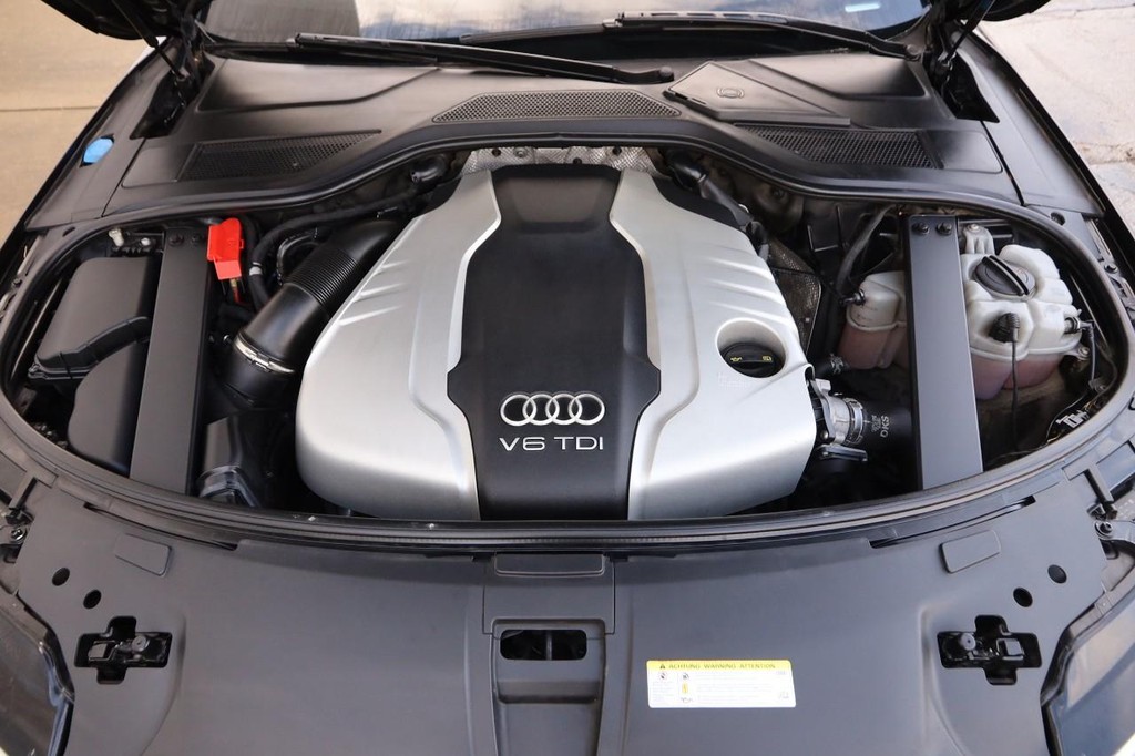 Audi A8 L Vehicle Full-screen Gallery Image 27