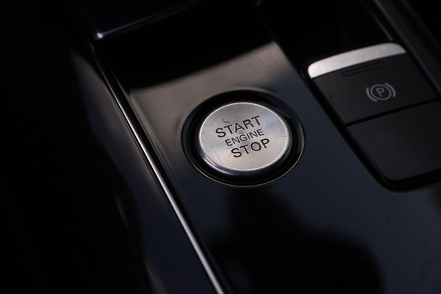 Audi A8 L Vehicle Image 16