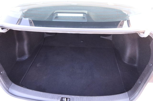 Toyota Corolla Vehicle Image 07