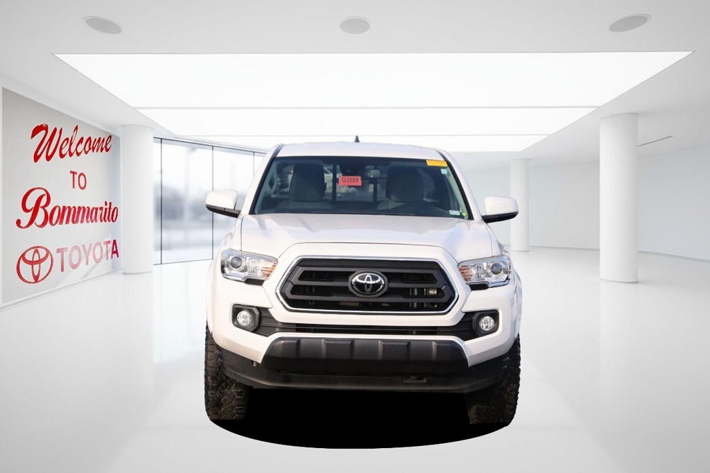 Toyota Tacoma 4WD Vehicle Full-screen Gallery Image 4