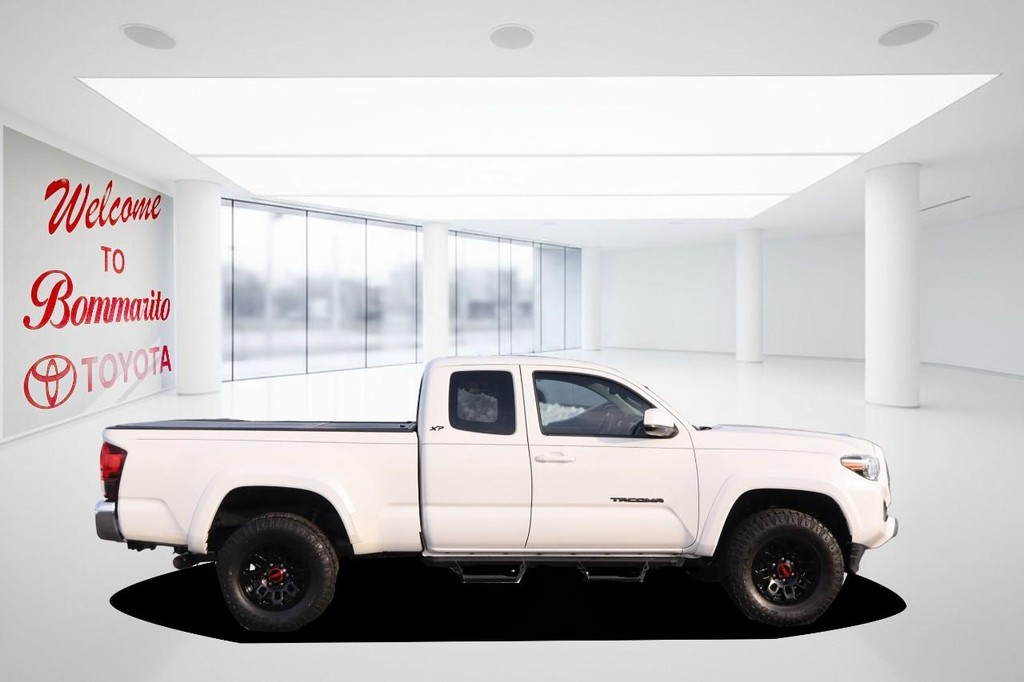 Toyota Tacoma 4WD Vehicle Full-screen Gallery Image 5
