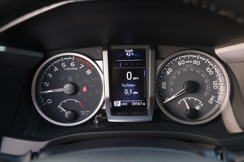 Toyota Tacoma 4WD Vehicle Full-screen Gallery Image 14