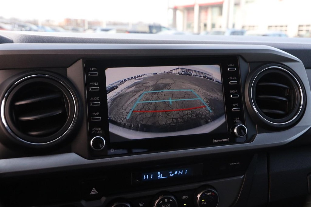 Toyota Tacoma 4WD Vehicle Full-screen Gallery Image 16