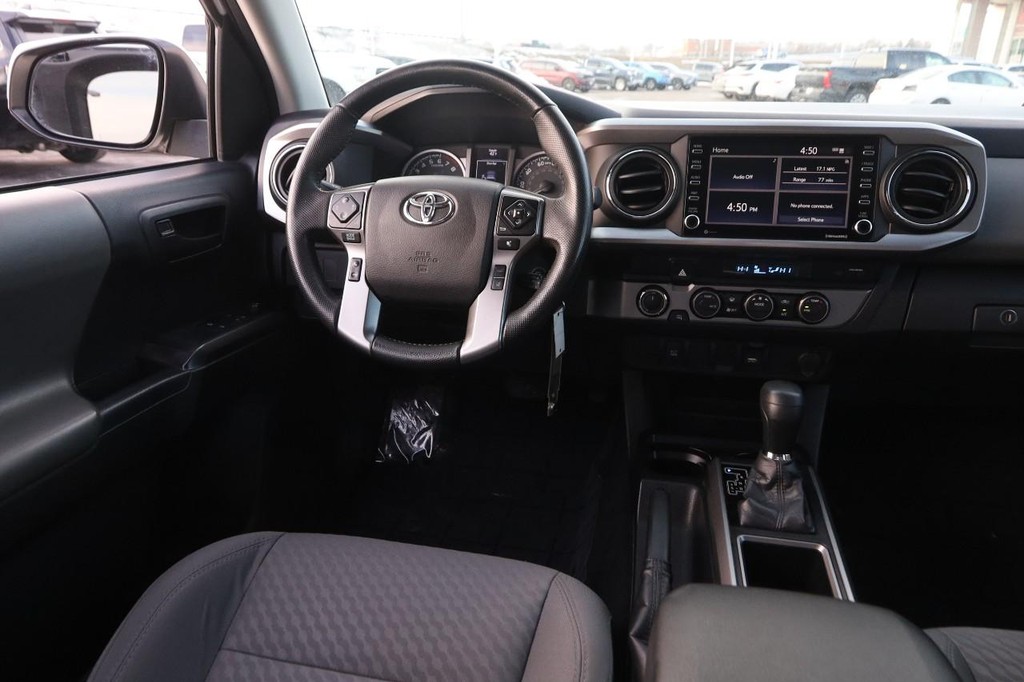 Toyota Tacoma 4WD Vehicle Full-screen Gallery Image 21