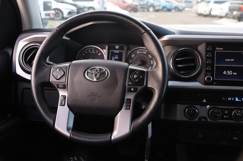 Toyota Tacoma 4WD Vehicle Full-screen Gallery Image 22