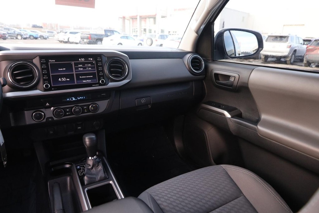 Toyota Tacoma 4WD Vehicle Full-screen Gallery Image 24