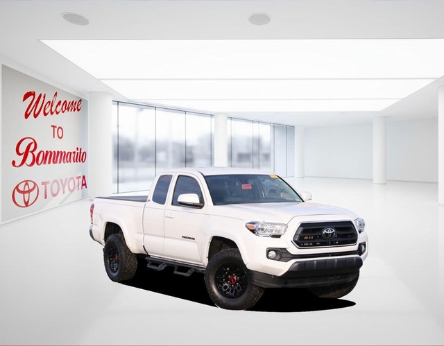 Toyota Tacoma 4WD Vehicle Image 02