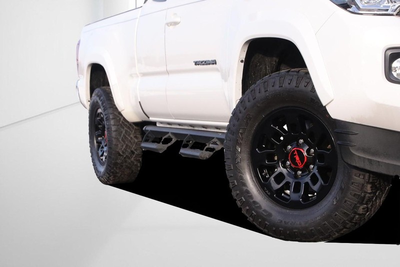 Toyota Tacoma 4WD Vehicle Image 03