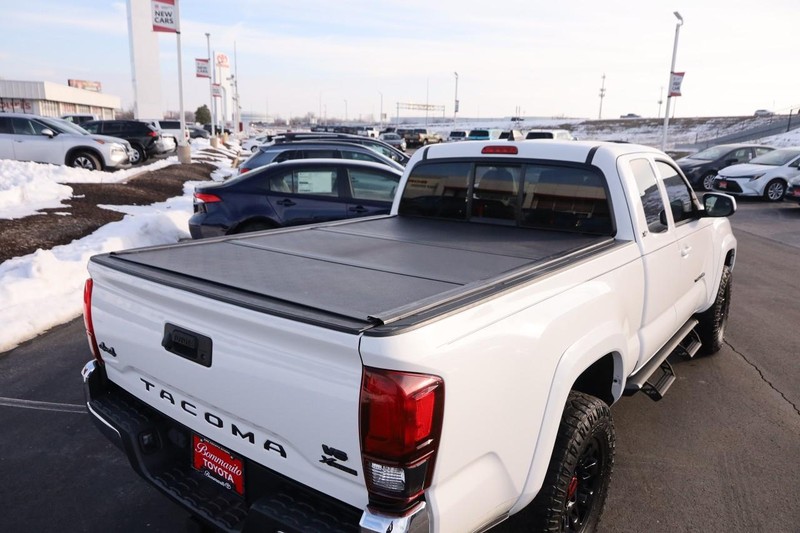 Toyota Tacoma 4WD Vehicle Image 07