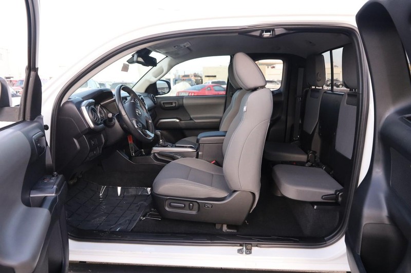 Toyota Tacoma 4WD Vehicle Image 09