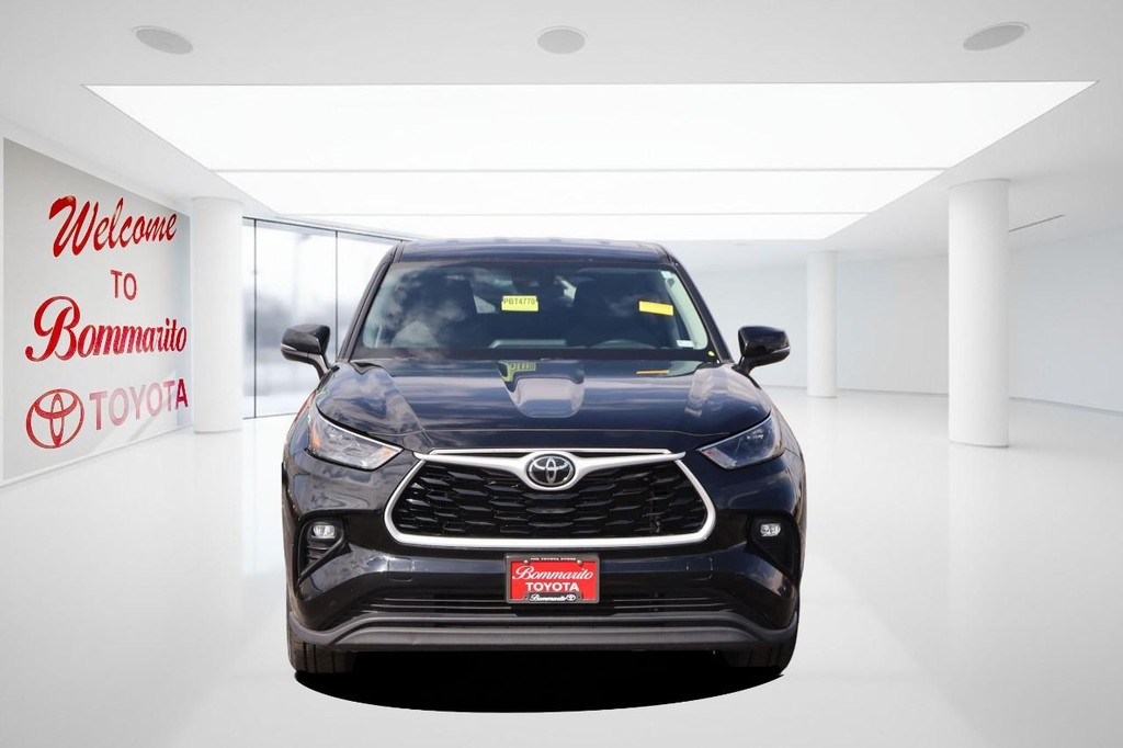 Toyota Highlander Vehicle Full-screen Gallery Image 4