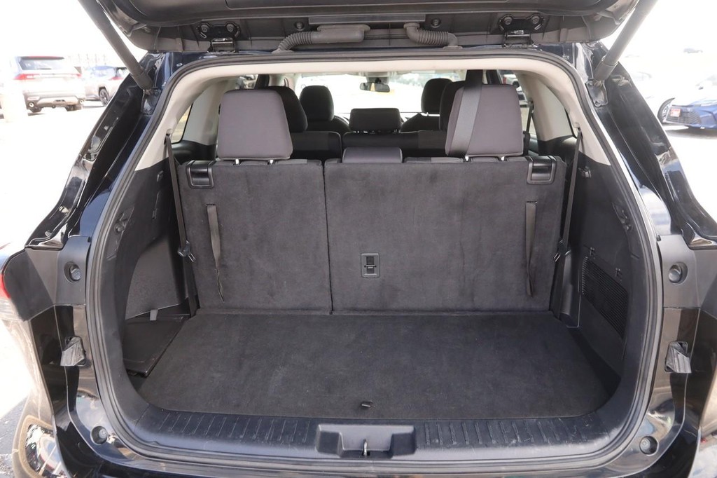 Toyota Highlander Vehicle Full-screen Gallery Image 7