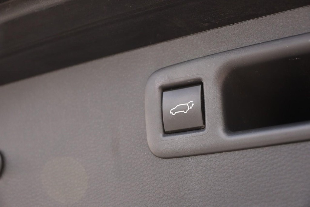 Toyota Highlander Vehicle Full-screen Gallery Image 8